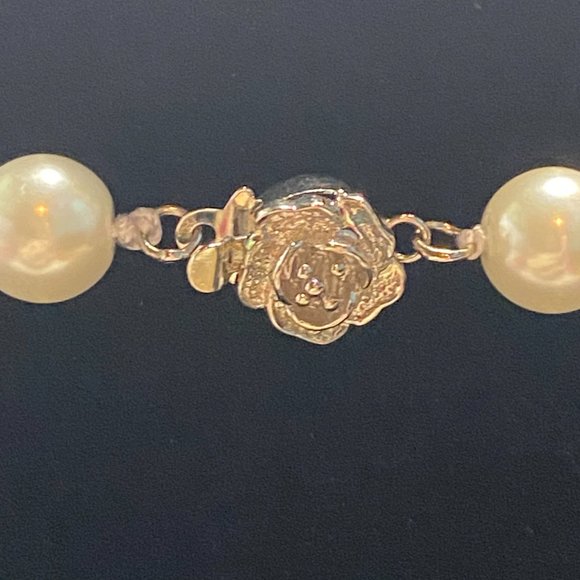 Pearl Necklace Shell Pearls Hand Knotted White - Picture 4 of 5